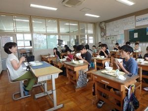 給食を食べている様子