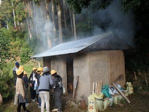 灰を作っている様子