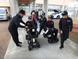 電動車いすに乗っている様子