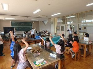 図工をしている様子