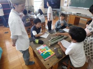 図工をしている様子２